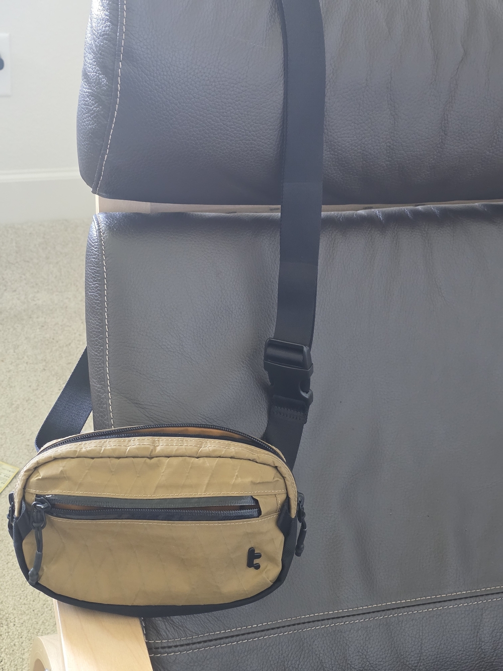 Crossbody Sling Bag. - Picture 6 of 6